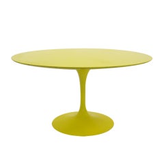 Table tulipe Eero Saarinen en jaune vif par Knoll