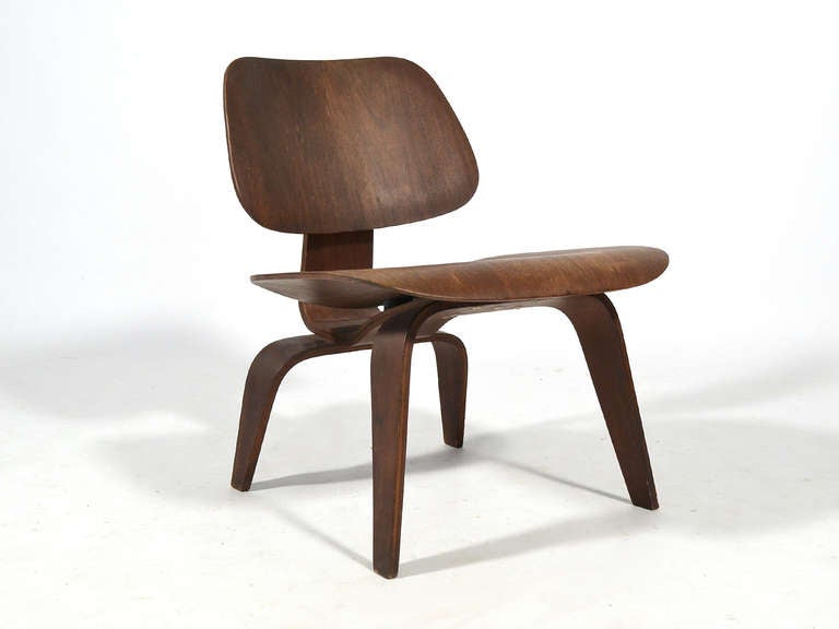 One of the earliest and most important designs by Charles and Ray Eames was the LCW (Lounge Chair Wood) from the group of plywood furniture they designed in the late 1940s. Using their 