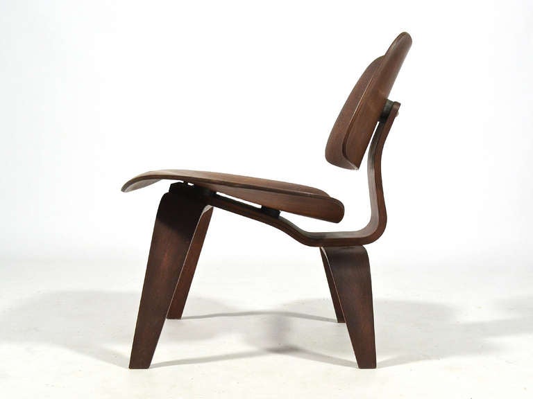 Rubber Early Evans Production Walnut LCW by Charles and Ray Eames