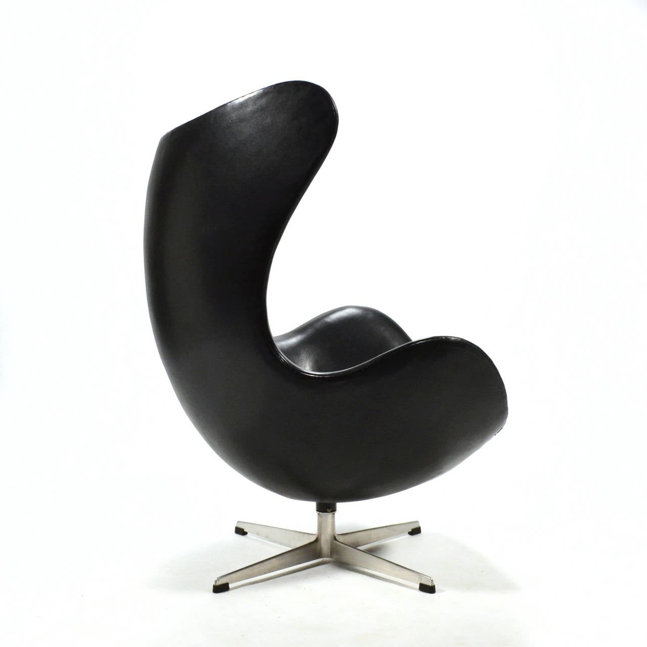 Arne Jacobsen Early Egg Chair in original schwarzem Leder (Mitte des 20. Jahrhunderts)
