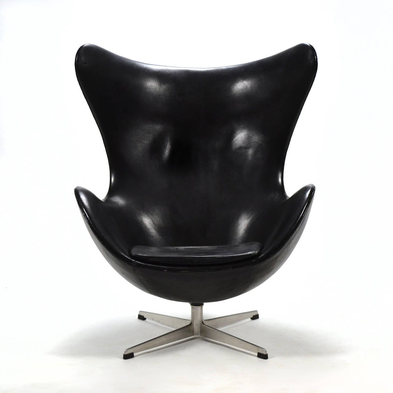 Arne Jacobsen Early Egg Chair in original schwarzem Leder (Europäisch)