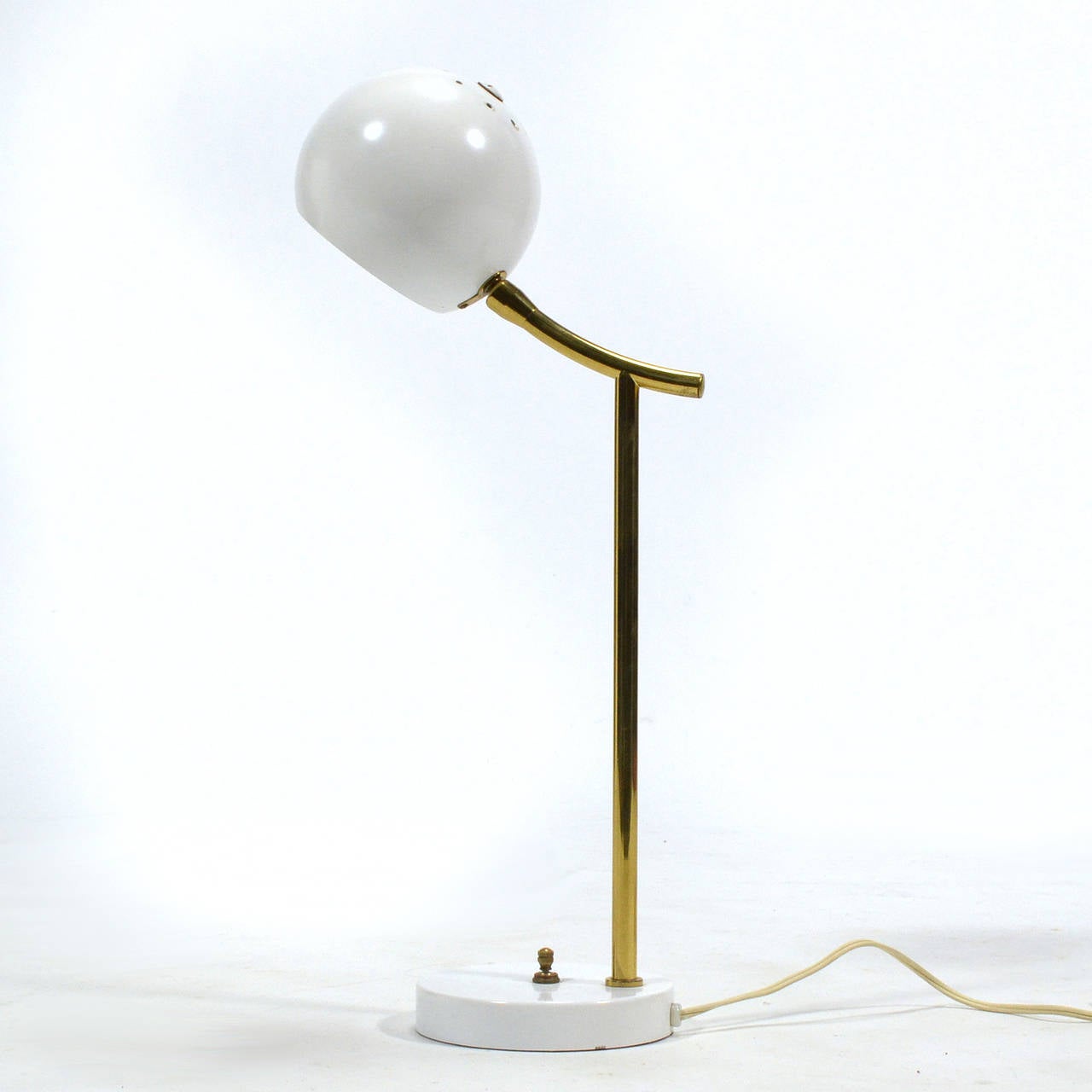 Peint Lampe de bureau ou de table Nessen en vente