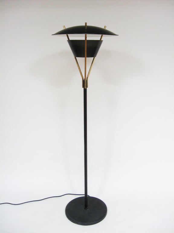 Thomas Moser floor lamp by Lightolier In Good Condition For Sale In Highland, IN