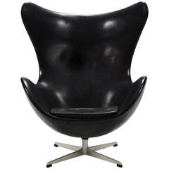 Arne Jacobsen Early Egg Chair in original schwarzem Leder