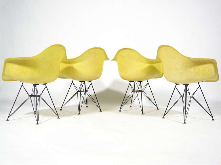 Mid-Century Modern Set of Four Eames Zenith Dar Armchairs by Herman Miller For Sale