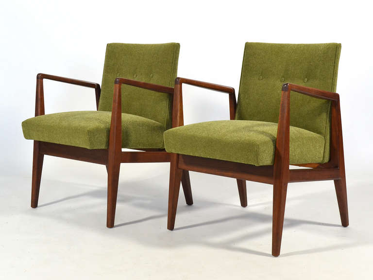 Pair of Walnut Armchairs by Jens Risom In Excellent Condition In Highland, IN