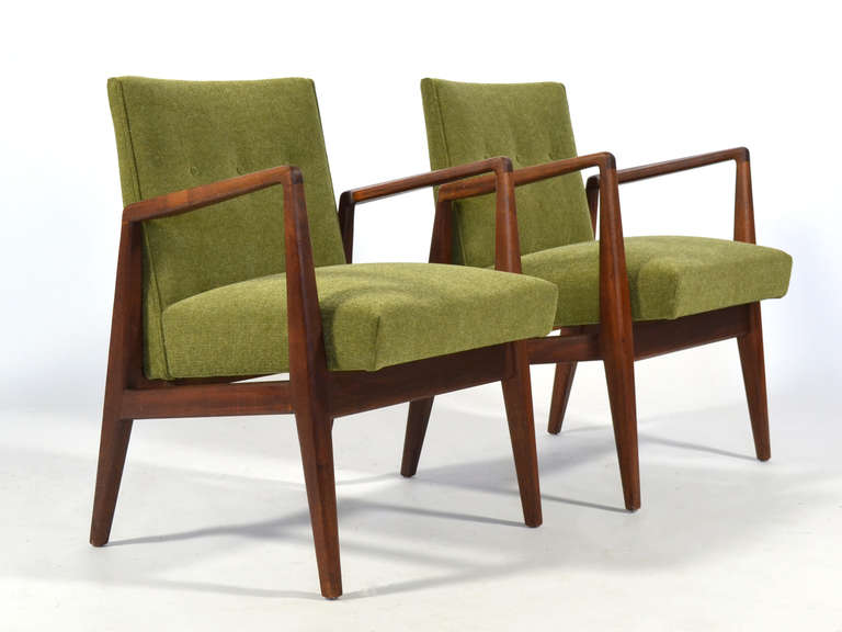 Mid-20th Century Pair of Walnut Armchairs by Jens Risom