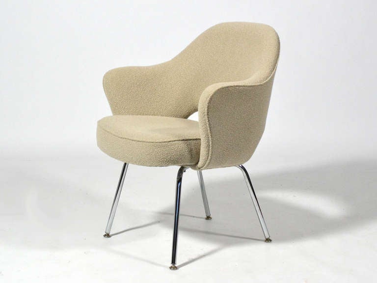 Mid-Century Modern Set of Eight Eero Saarinen Chairs by Knoll