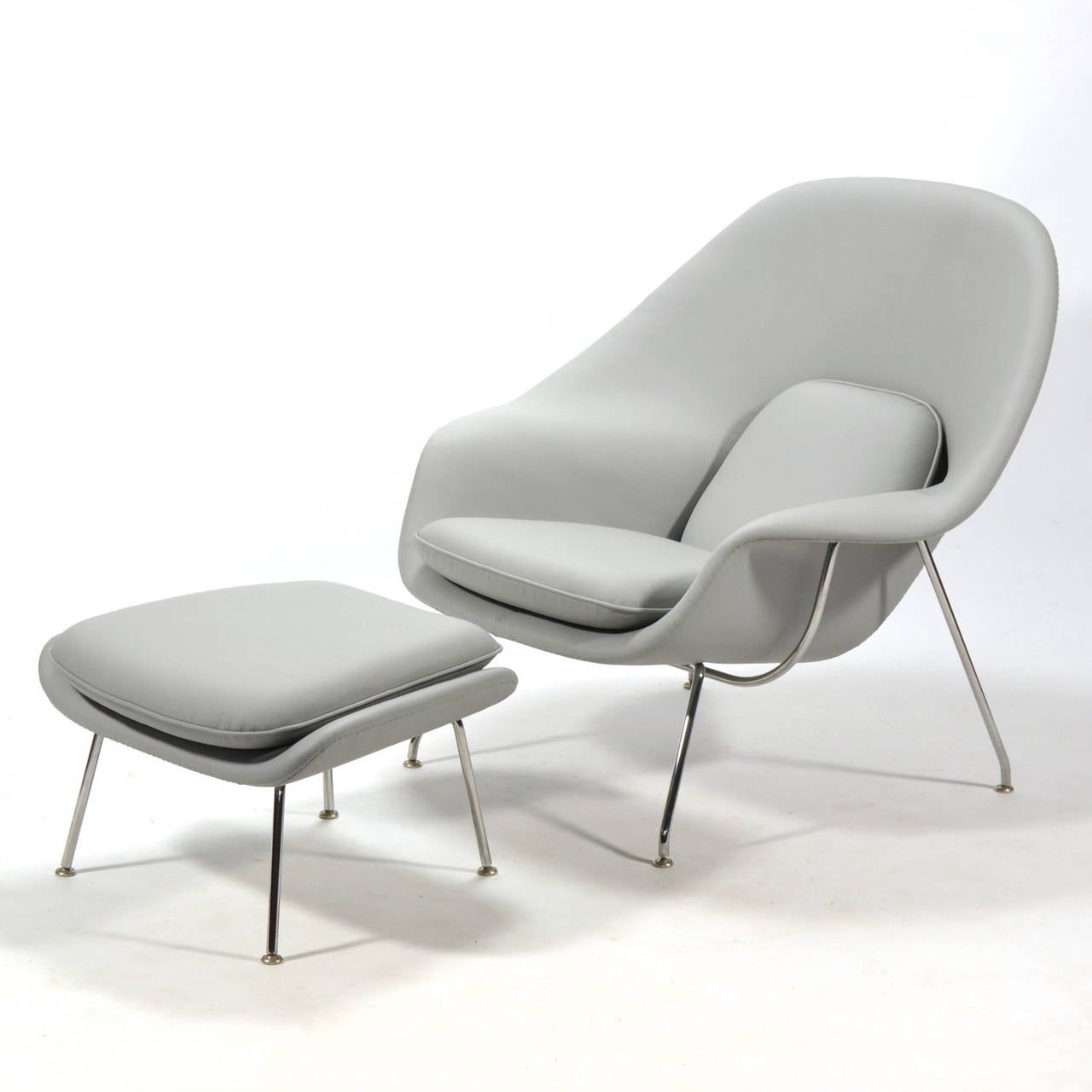 Mid-Century Modern Eero Saarinen Womb Chair and Ottoman in Leather by Knoll