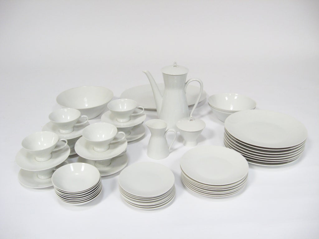 Rosenthal Form 2000 dinnerware set by Raymond Loewy In Excellent Condition In Highland, IN