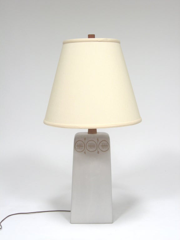 Lampe de bureau avec décoration en sgraffite de Gordon et Jane Martz en vente 2