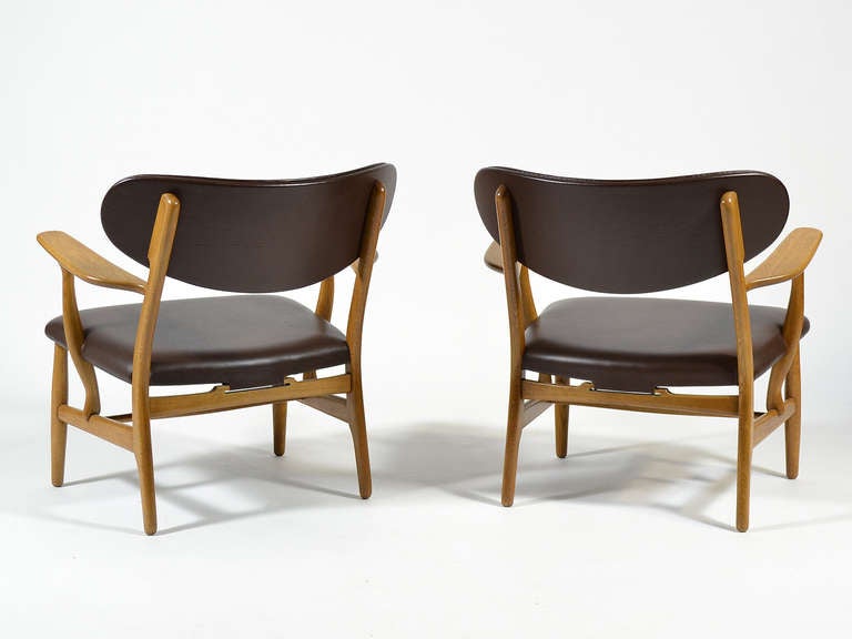 Mid-20th Century Rare Pair of Hans Wegner CH22 Easy Chairs by Carl Hansen