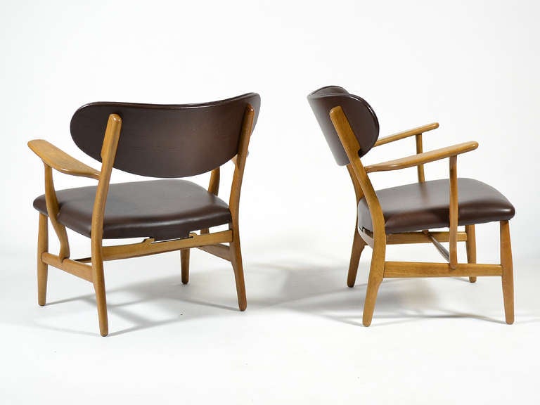 Oak Rare Pair of Hans Wegner CH22 Easy Chairs by Carl Hansen