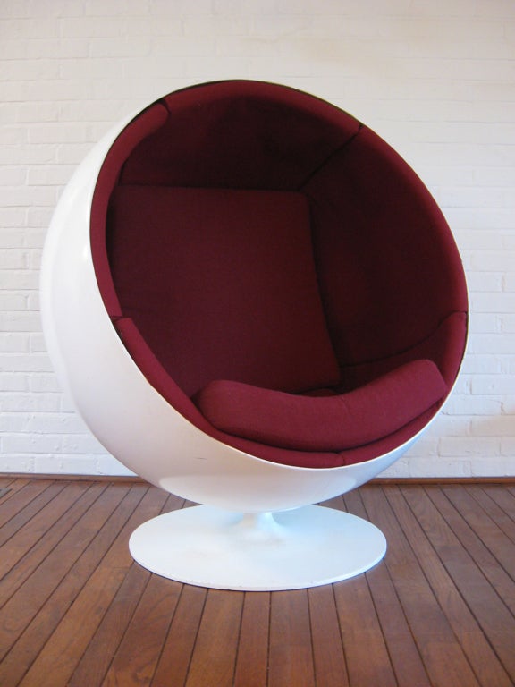 Space Age Ball chair by Eero Aarnio