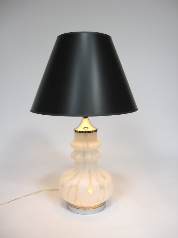 Mid-Century Modern Laurel Table Lamp with Italian Glass Base For Sale