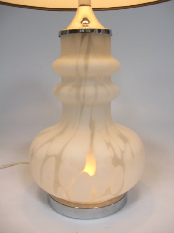 Laurel Table Lamp with Italian Glass Base In Good Condition For Sale In Highland, IN