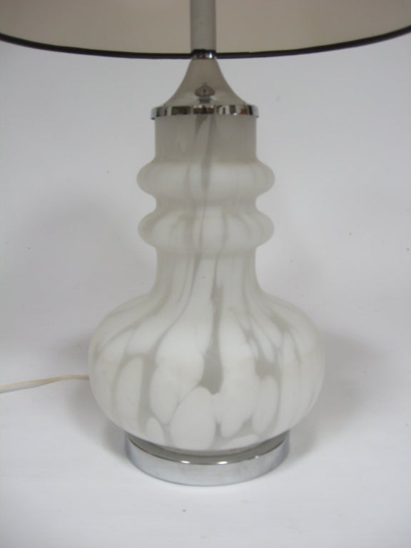 Mid-20th Century Laurel Table Lamp with Italian Glass Base For Sale