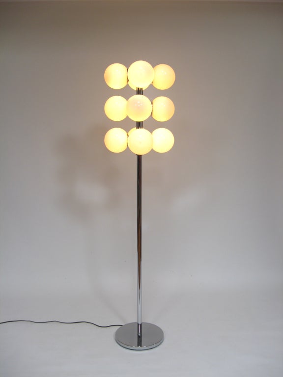 Lightolier 12 Globe Floor Lamp In Excellent Condition In Highland, IN