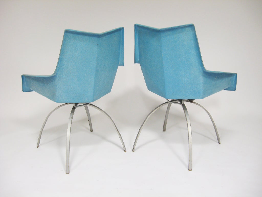 Mid-20th Century Paul McCobb faceted form chairs with spider bases
