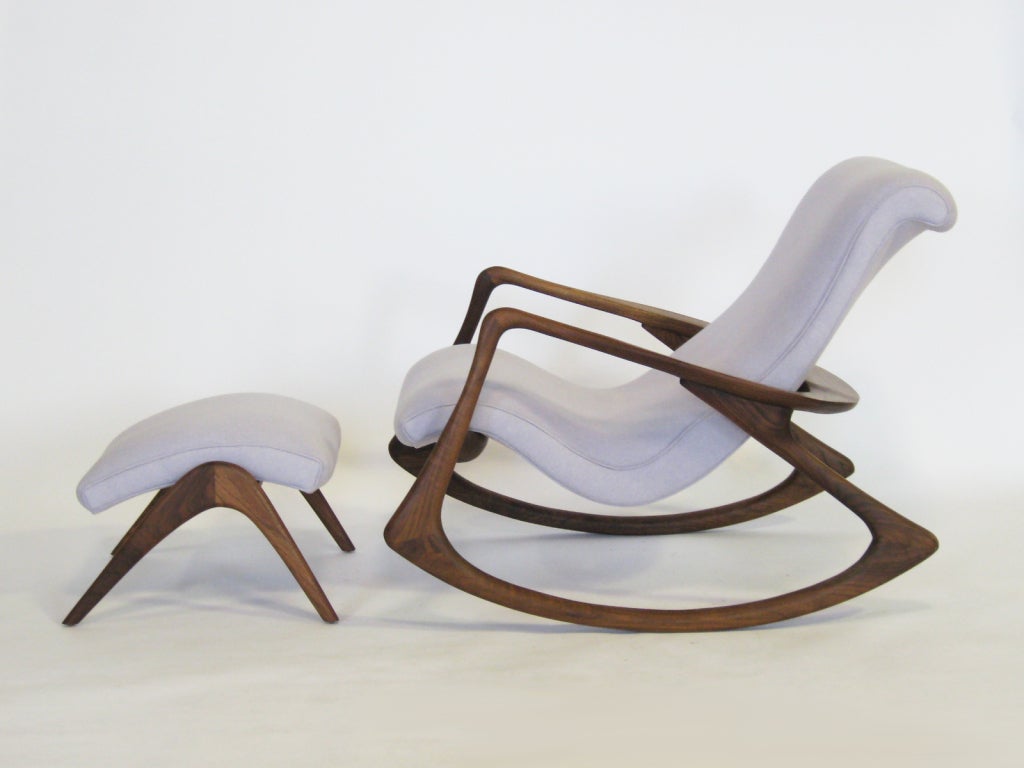 Contour rocking chair and ottoman by Vladimir Kagan In Excellent Condition In Highland, IN