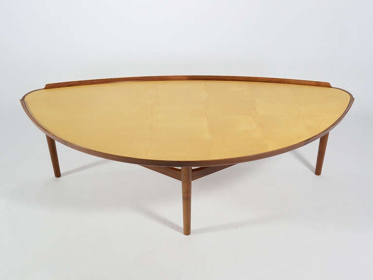 A sublime shape, a wonderful large scale, and delightful details all mark this coffee table by Danish master Finn Juhl. One of the designs that Juhl created in 1951 for American manufacturer Baker, this table enjoyed a very brief re-edition in very