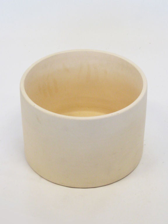 Architectural Pottery bisque planter In Excellent Condition In Highland, IN