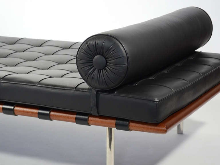 Contemporary Ludwig Mies van der Rohe Barcelona Couch/ Daybed by Knoll