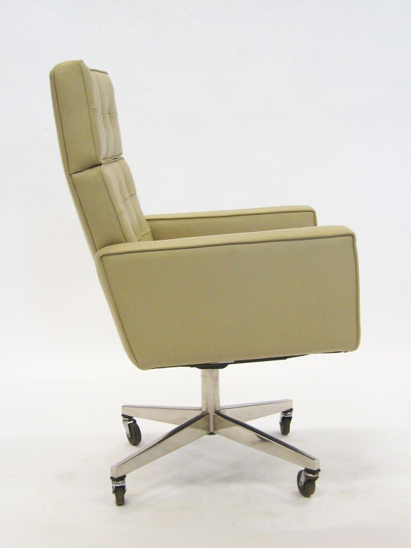 Long out of production, this large-scale executive armchair is a finely made piece by Knoll. Newly upholstered in top-grain leather, this classic design has tilt and swivel features in addition to the four-star caster base.