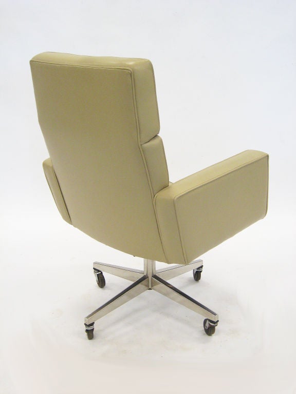 Mid-20th Century Vincent Cafiero executive task chair by Knoll