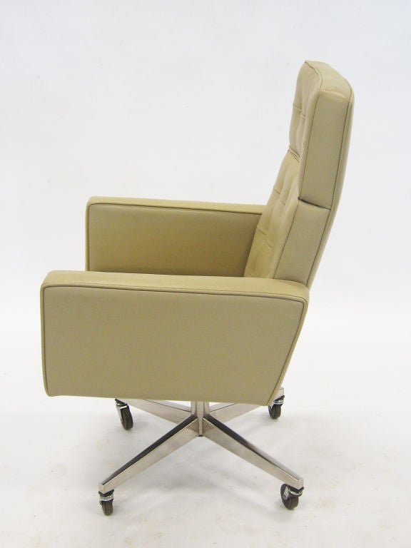 Vincent Cafiero executive task chair by Knoll 2