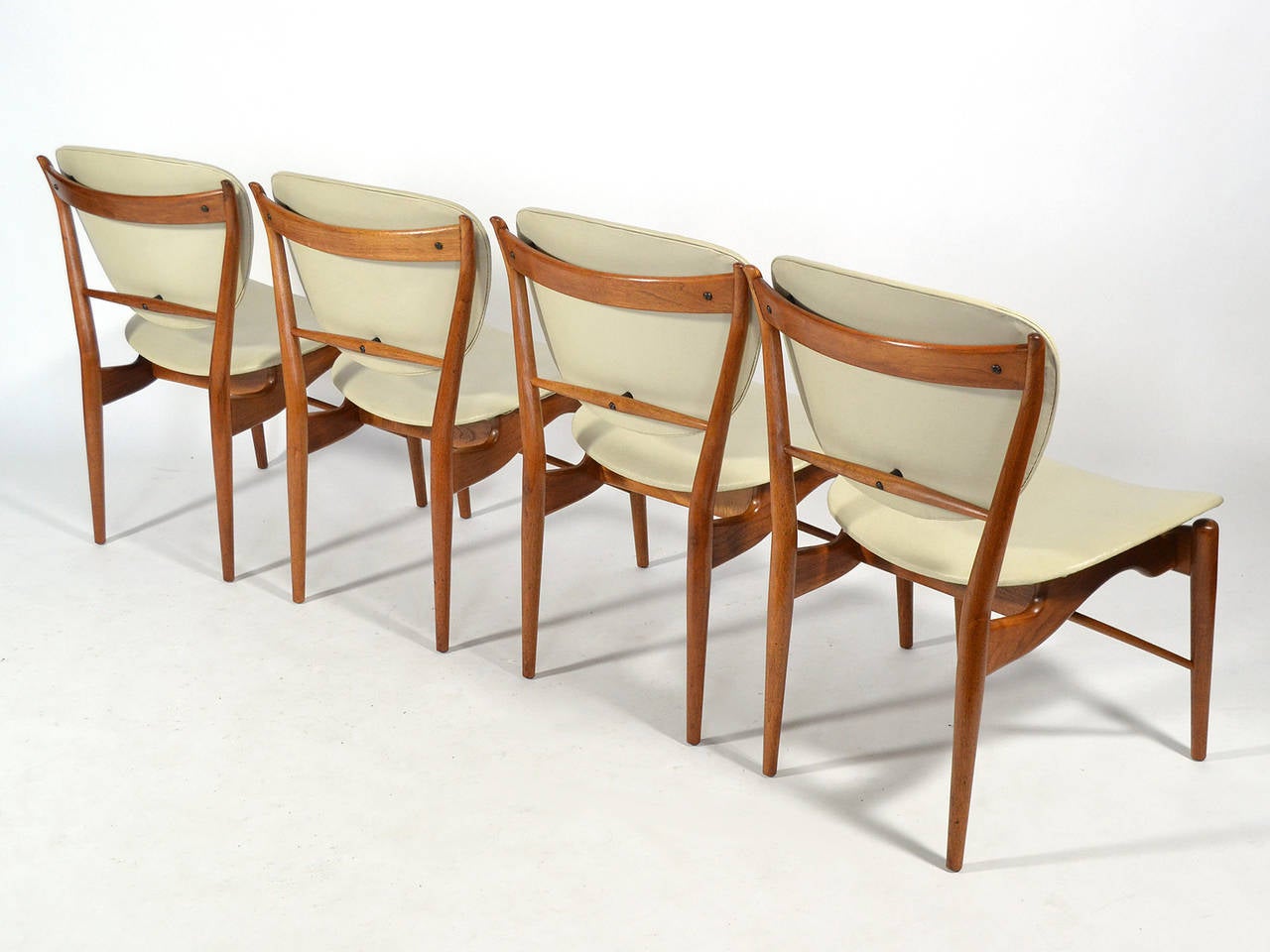 Scandinave moderne Table et chaises de salle à manger Finn Juhl en vente