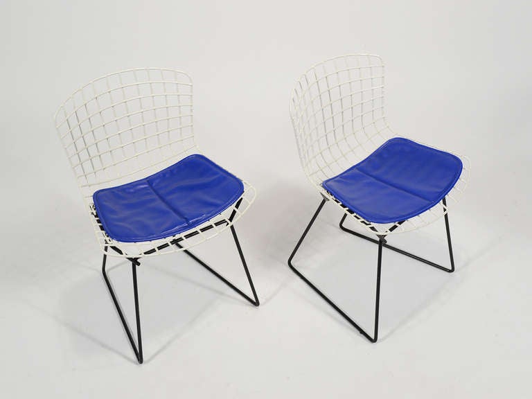 Pair of Bertoia child's chairs by Knoll In Good Condition In Highland, IN