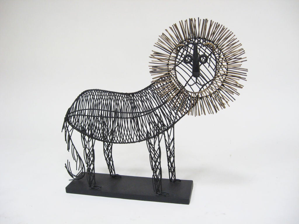 lion wire sculpture
