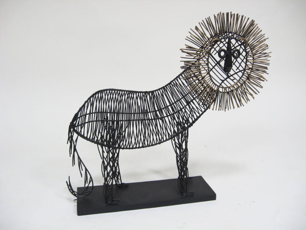 American Jere wire lion sculpture