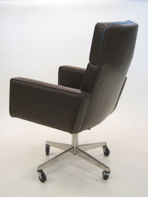 American Vincent Cafiero executive task chair by Knoll