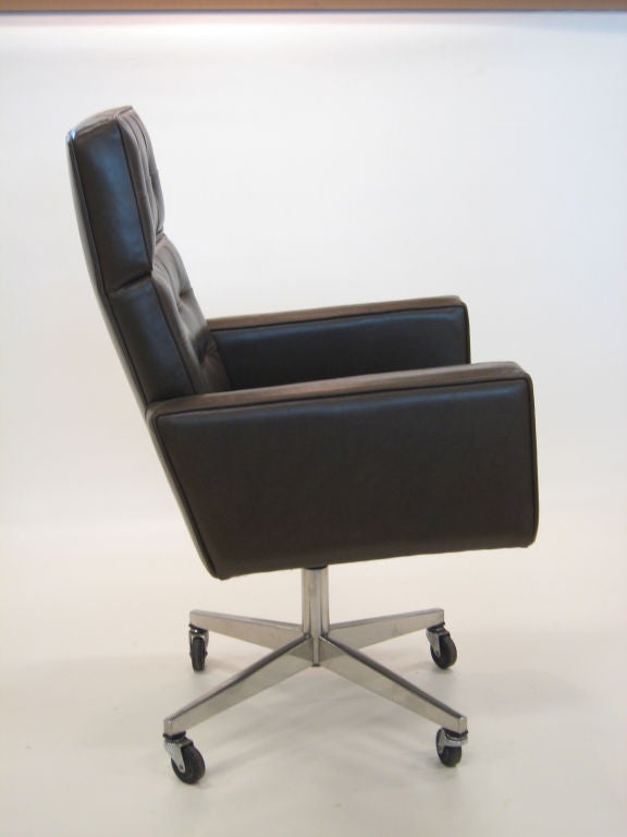 Wood Vincent Cafiero executive task chair by Knoll