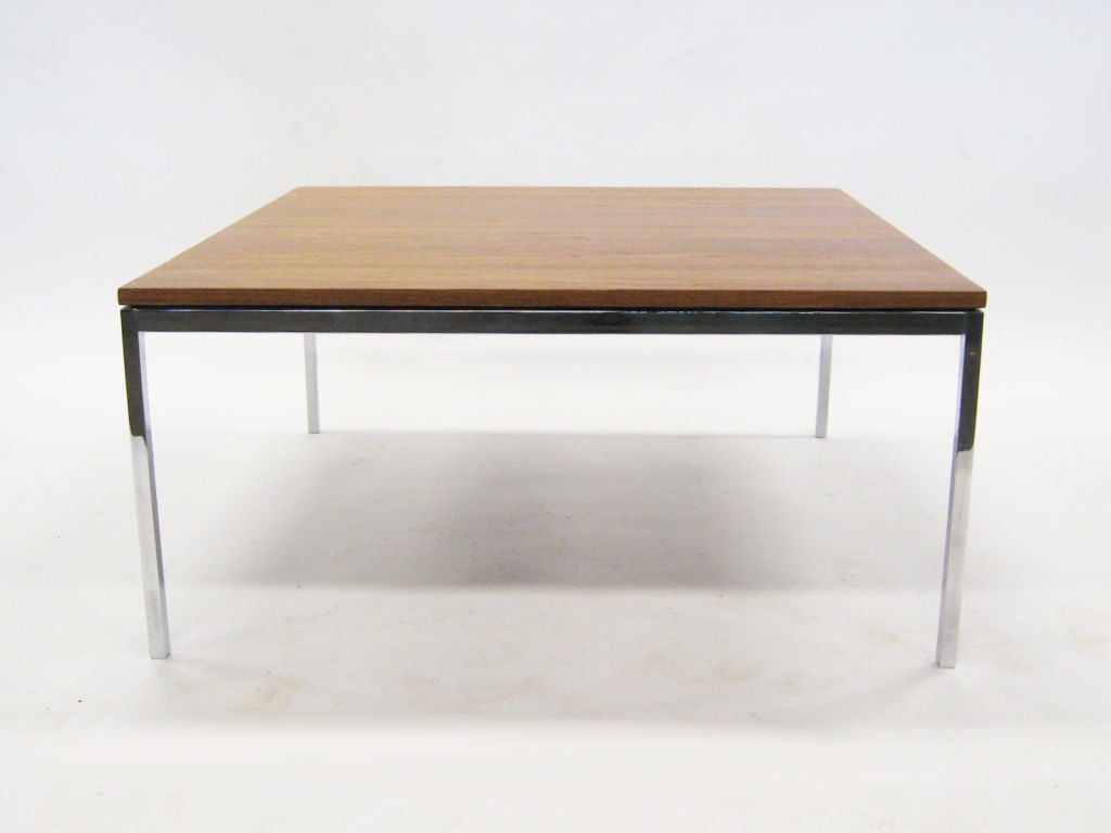 Florence Knoll Couchtisch/ Beistelltisch aus Walnussholz