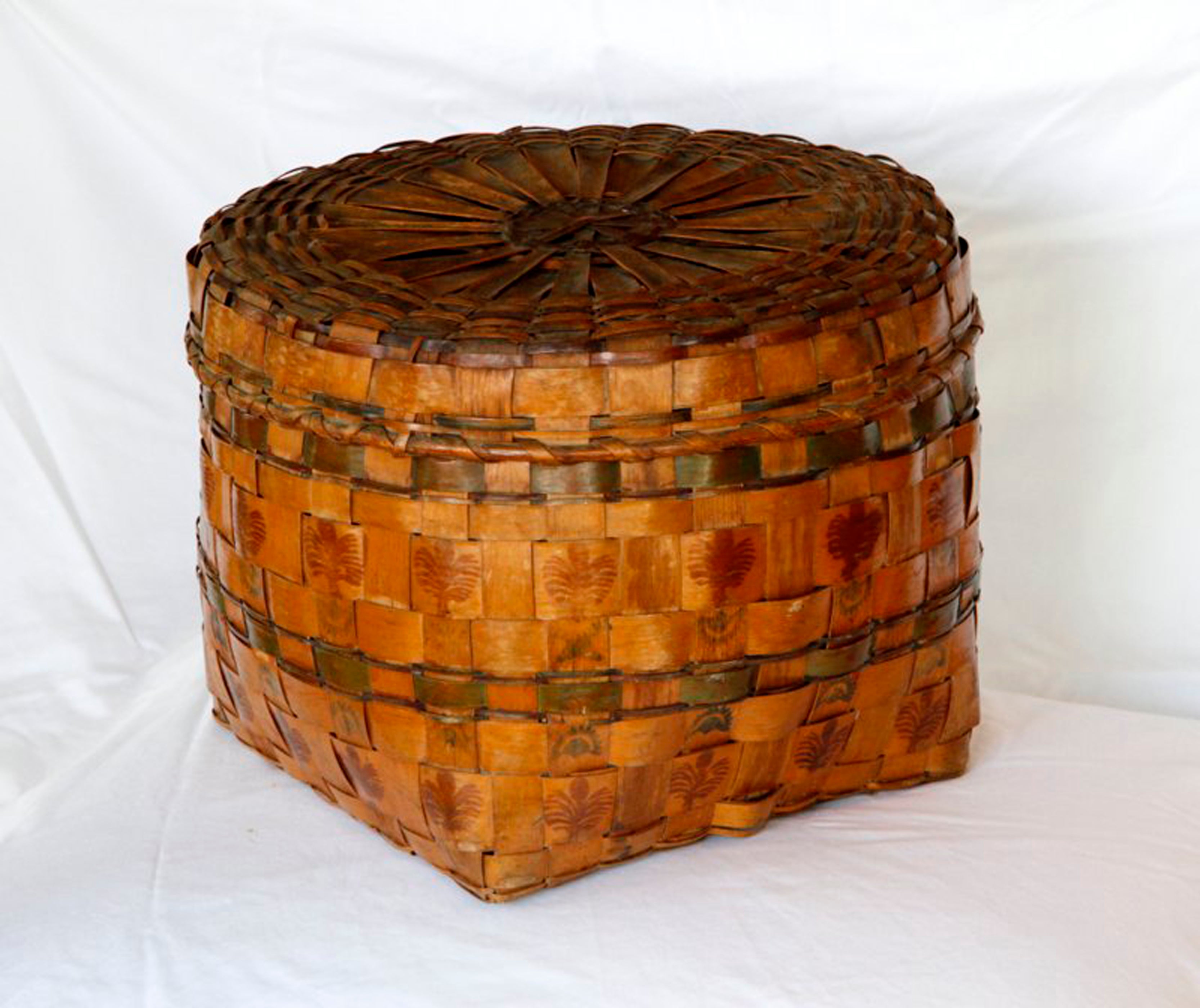 N.E. Indian Woodlands Basket with Potato Stamping For Sale