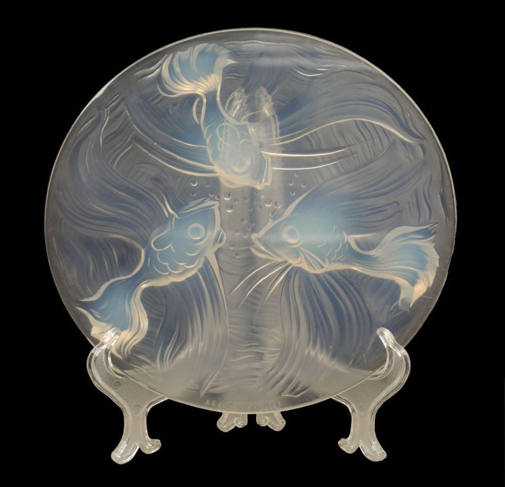 French Art Deco opalescent glass cake plate with 3 fish in relief ,signed: VERLYS FRANCE.