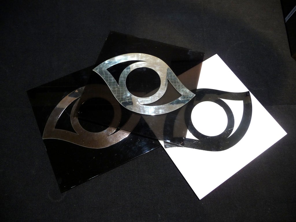 "Eye" Placemats in lucite, set of 2