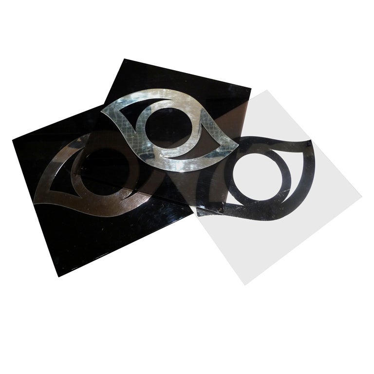 "Eye" Placemats in lucite, set of 2 For Sale