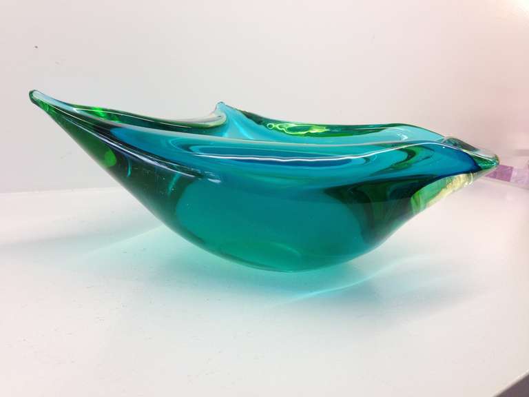 Blue Forato Murano Bowl In Excellent Condition For Sale In Miami, FL