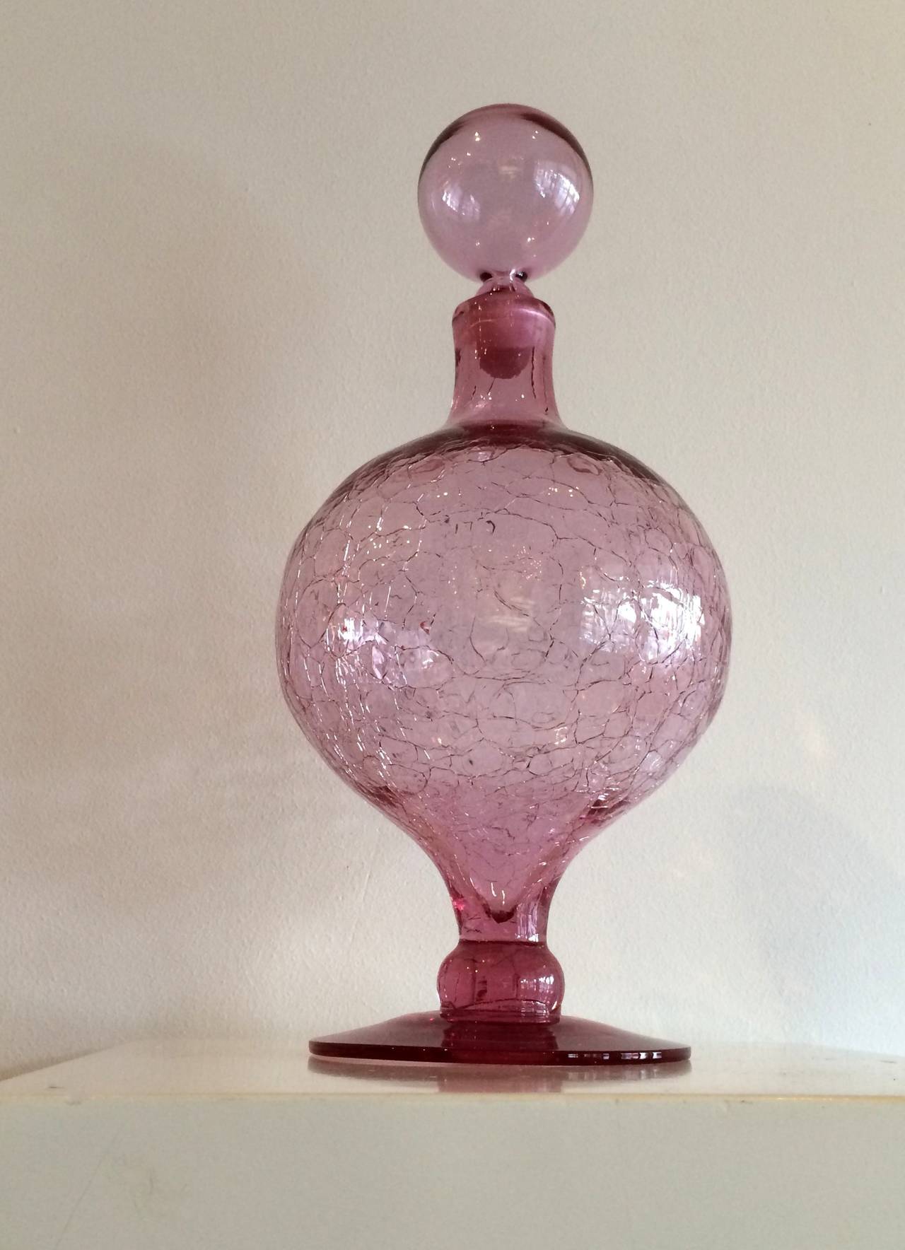 Pink Crackled Decanter In Excellent Condition For Sale In Miami, FL