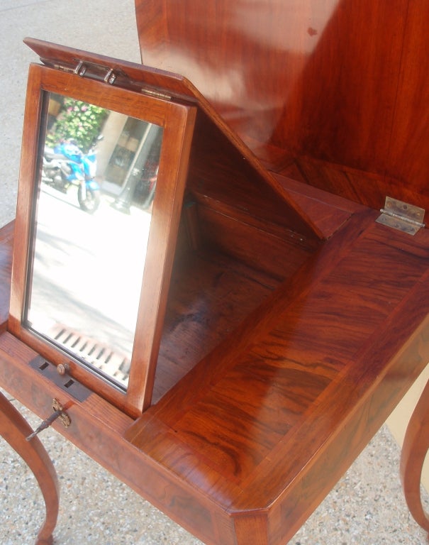 Fine Italian Vanity Table For Sale at 1stdibs
