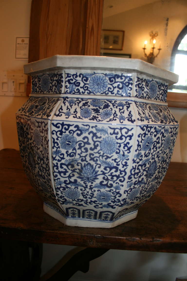 Qing Nice Pair of Matched Blue and White Octagonal Chinese Export Planters