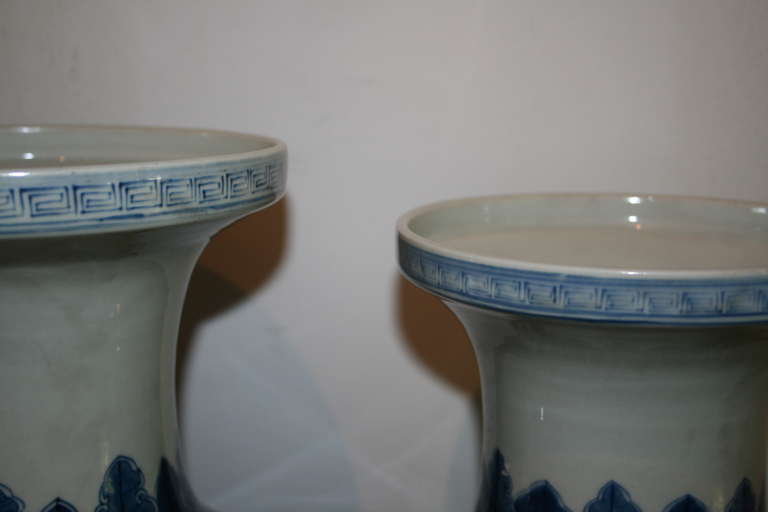 Matched Pair of Blue and White Chinese Export Vases In Good Condition For Sale In Palm Beach, FL