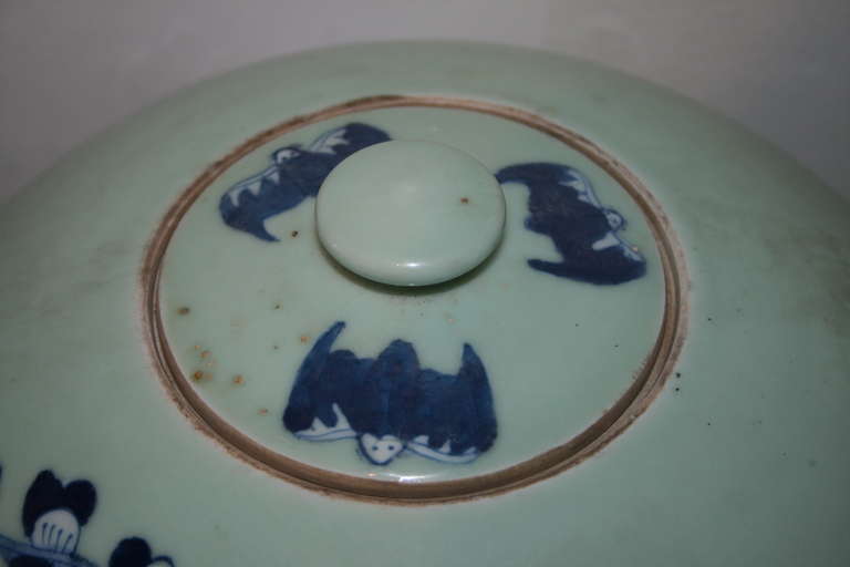Pair of Celadon and Blue Chinese Export Lidded Melon Jars In Excellent Condition In Palm Beach, FL