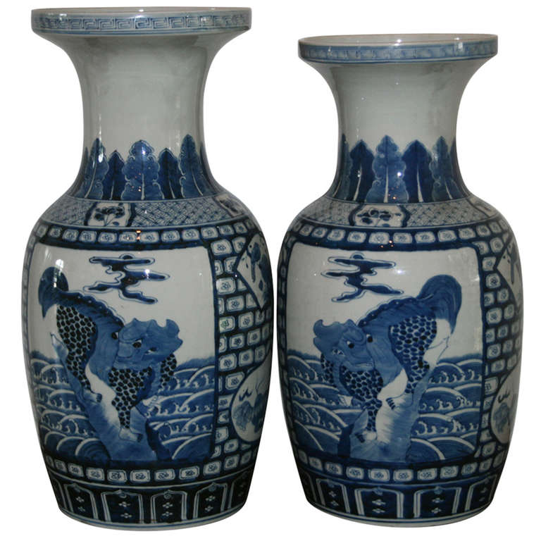 Matched Pair of Blue and White Chinese Export Vases For Sale