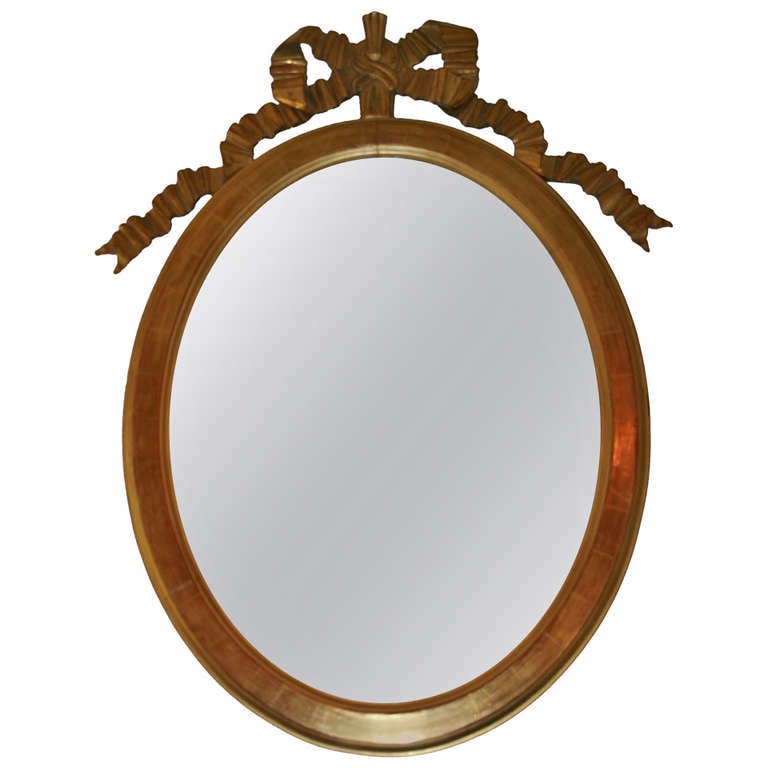 Miroir ovale en bois doré encadré
