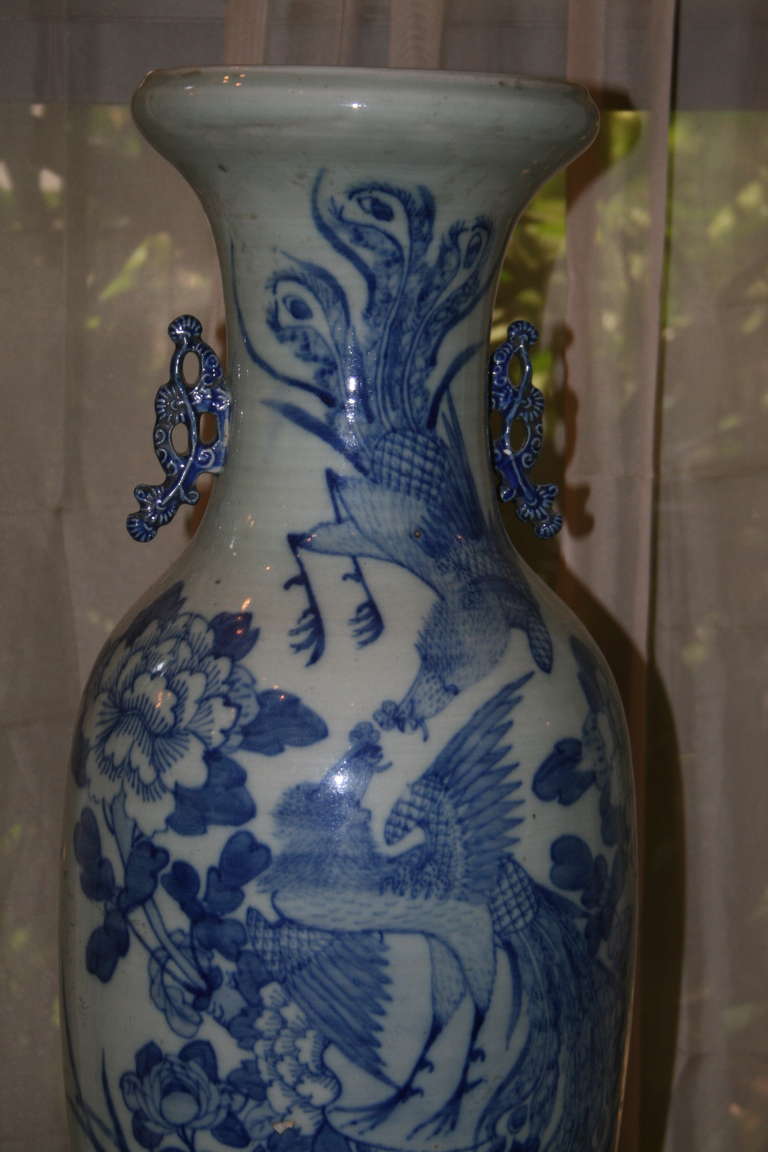Tall Celadon and Blue Chinese Export Temple Vase In Good Condition In Palm Beach, FL